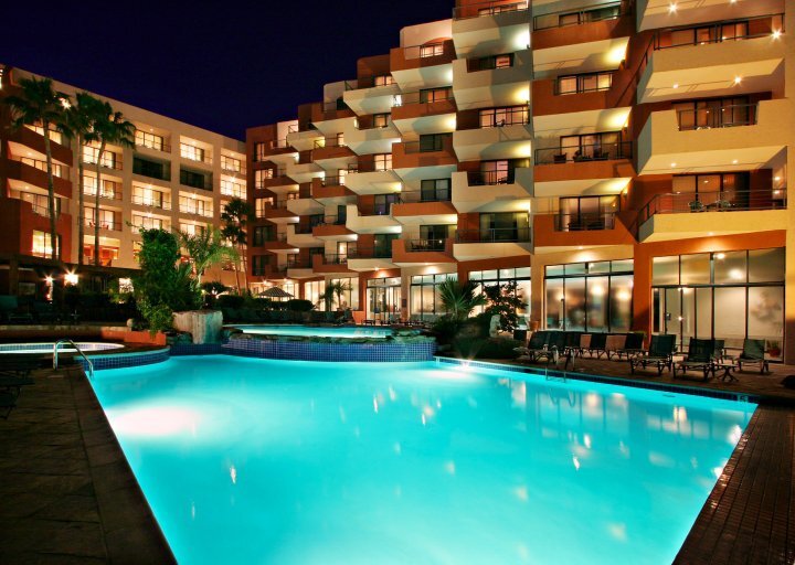 Outdoor pool at Hotel Coral & Marina
